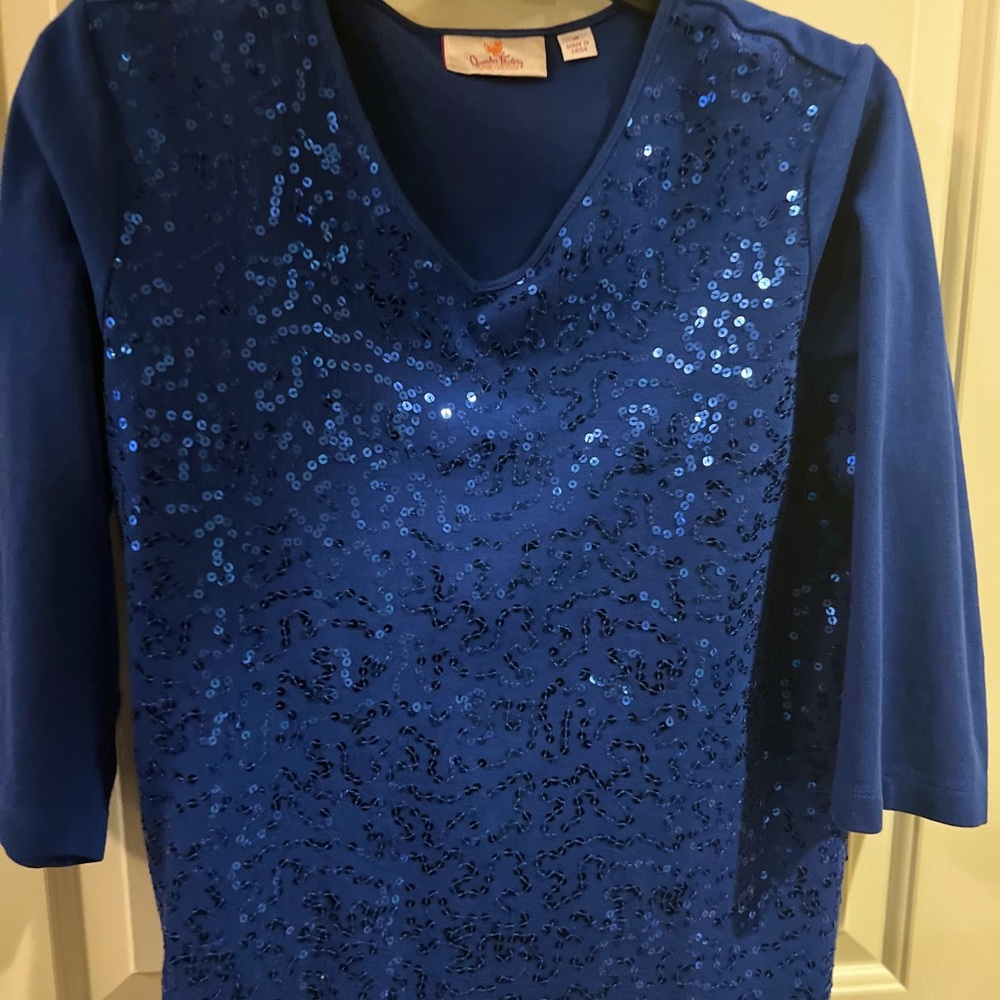Quacker Factory Sequined Top Size Medium- Blue - image 1